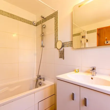De Riri Hotel Celles (Languedoc-Roussillon)